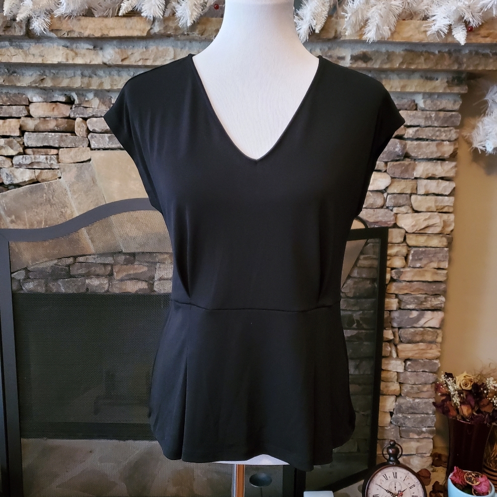 EUC/ Banana Republic V-Neck Sleeveless Blouse